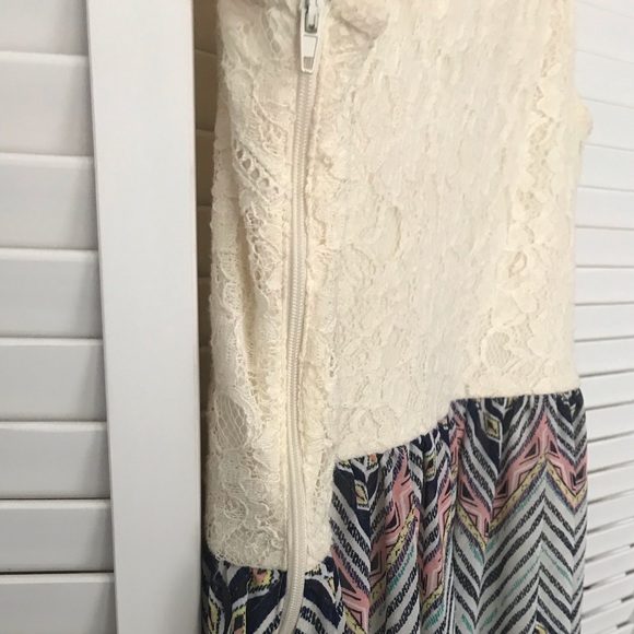 Lace and chiffon dress - Picture 4 of 5